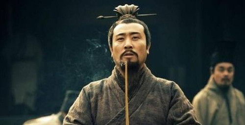 为什么刘备在三人中是老大