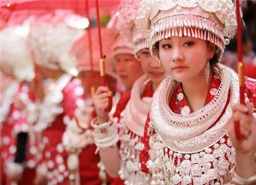 苗族人为什么喜欢佩戴银饰