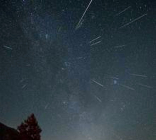 英仙座流星雨的形成原因