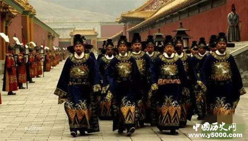 朱元璋建立明朝，中央集权制度到达顶峰