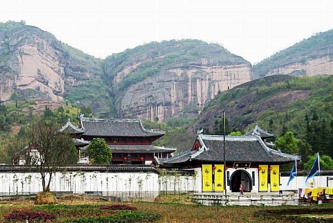 天师张道陵西入四川创道教