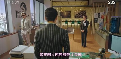 《顶楼》吴允熙缠住洛根李把洛根李带到周丹泰面前