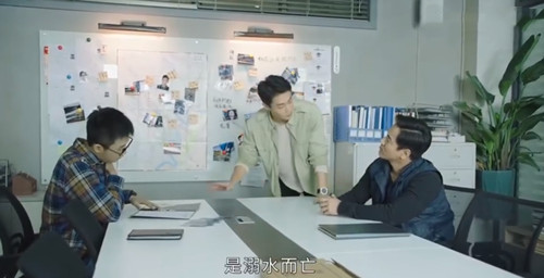 《破茧》何建设坠河死亡