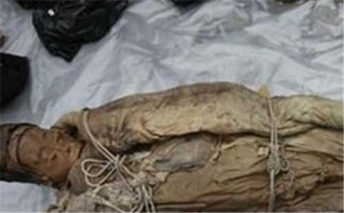 同治帝的皇后死后为什么被开肠破肚