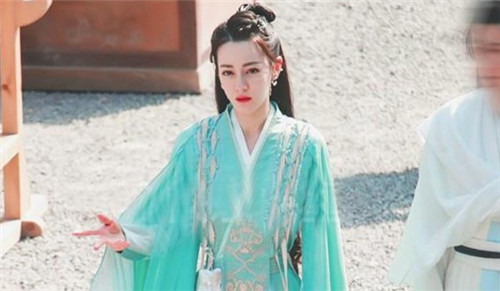 《与君初相识》主演是谁