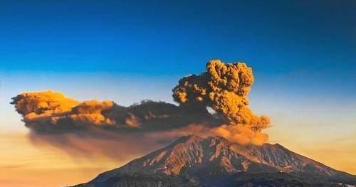 日本樱岛火山凌晨大规模喷发
